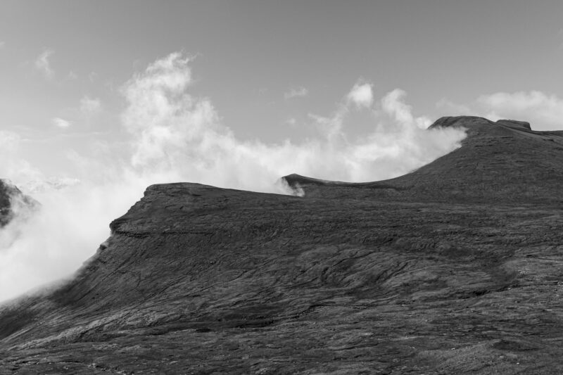 millum toku og klettur
