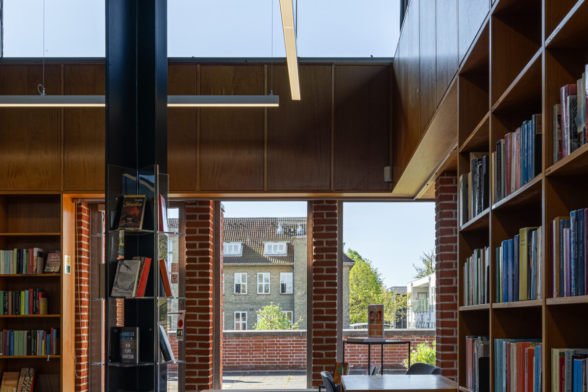 Arkitekturfotografi: Åby Bibliotek — A. Gravers og J. Richter (3)