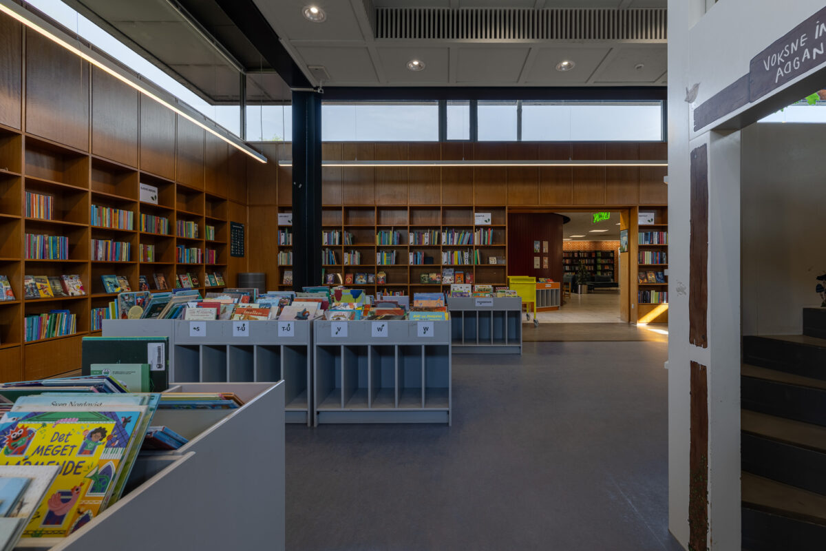 Arkitekturfotografi: Åby Bibliotek — A. Gravers og J. Richter (4)