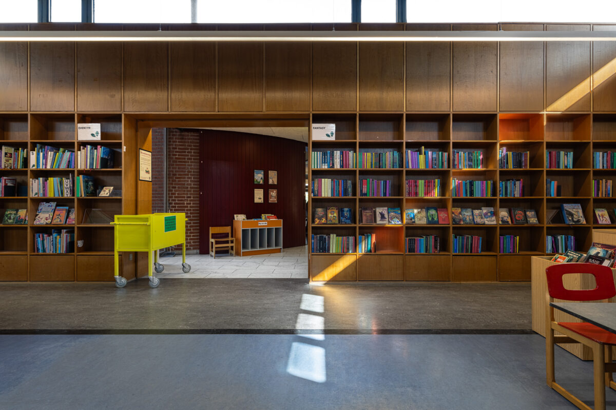 Arkitekturfotografi: Åby Bibliotek — A. Gravers og J. Richter (5)